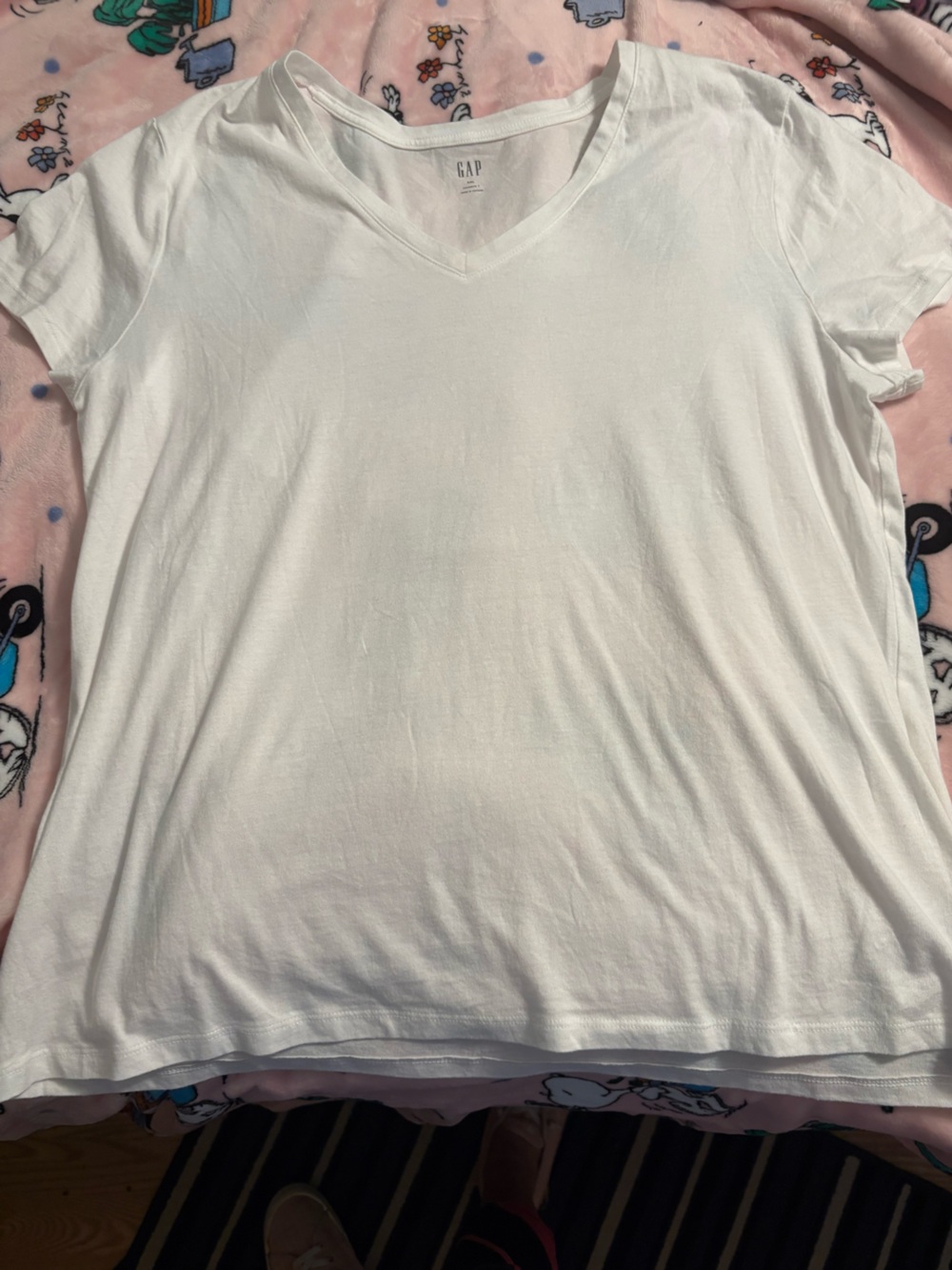 GAP White V-Neck Short Sleeve Tee